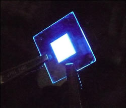 true-blue-light-emission-brightens-future-for-oled-displays